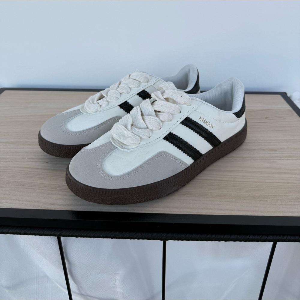 Striped sneakers - Picture 2 of 4